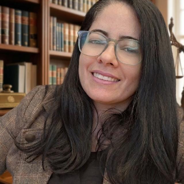 Dra. Adriana F. Santos - Advogada